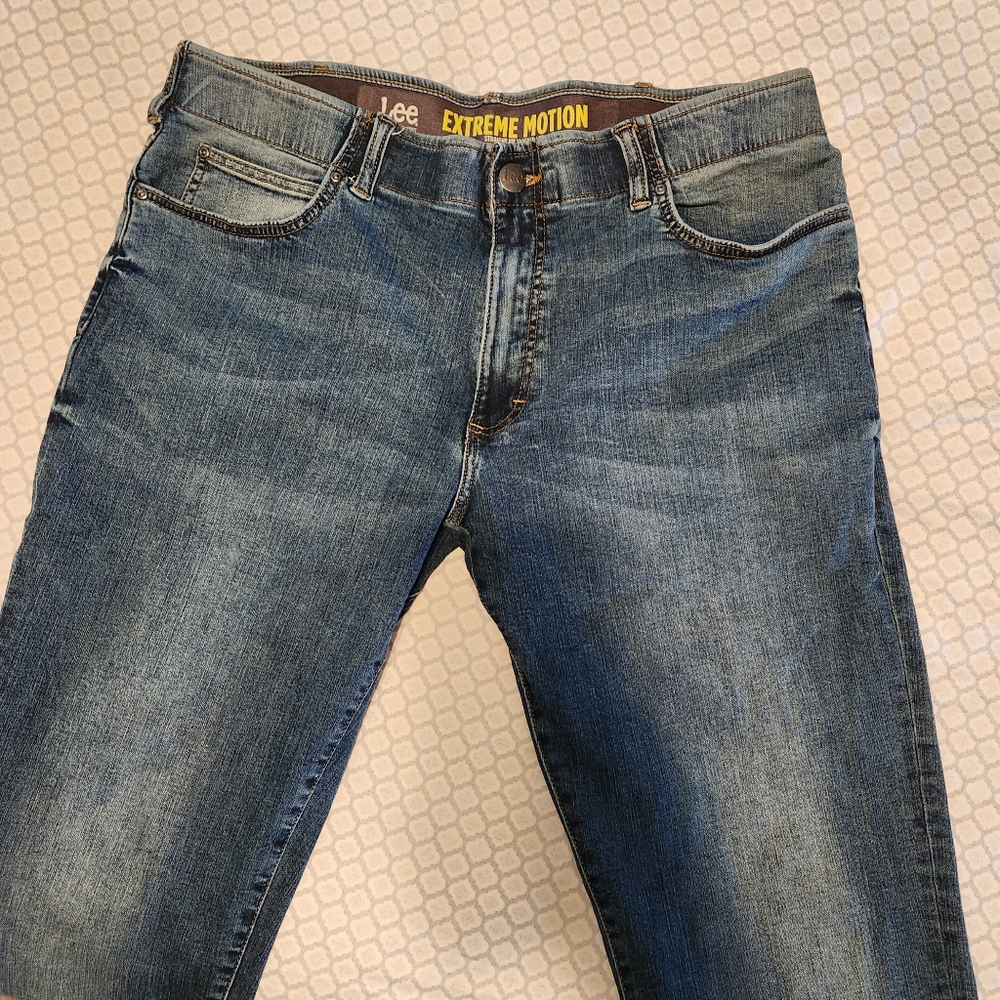 Lee's Extreme Motion Straight Fit, Tapper Leg Men's Jeans
